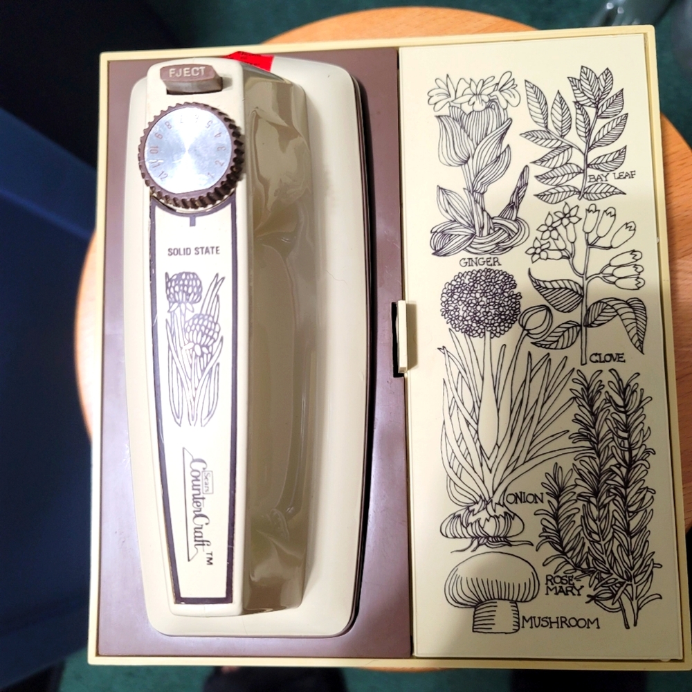 *VTG*.  SEARS Couner Craft hand mixer w/box. (107)